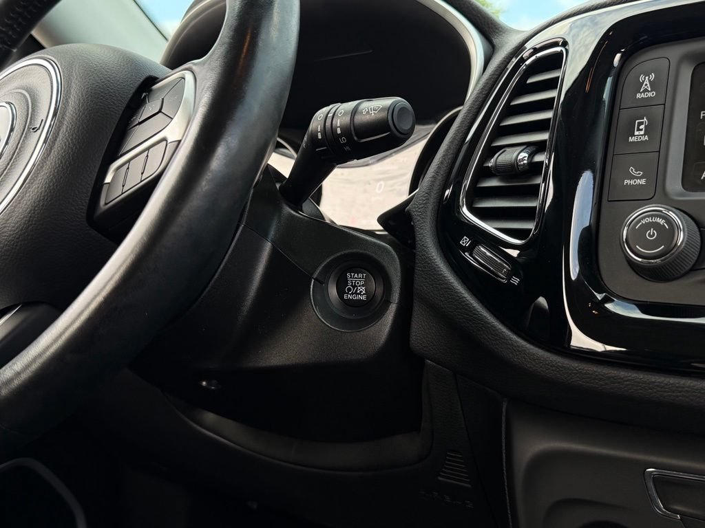 Used 2018 Jeep Compass Latitude AWD/4WD image 10