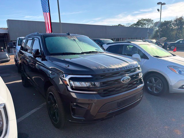 Certified 2023 Ford Expedition Limited RWD image 2
