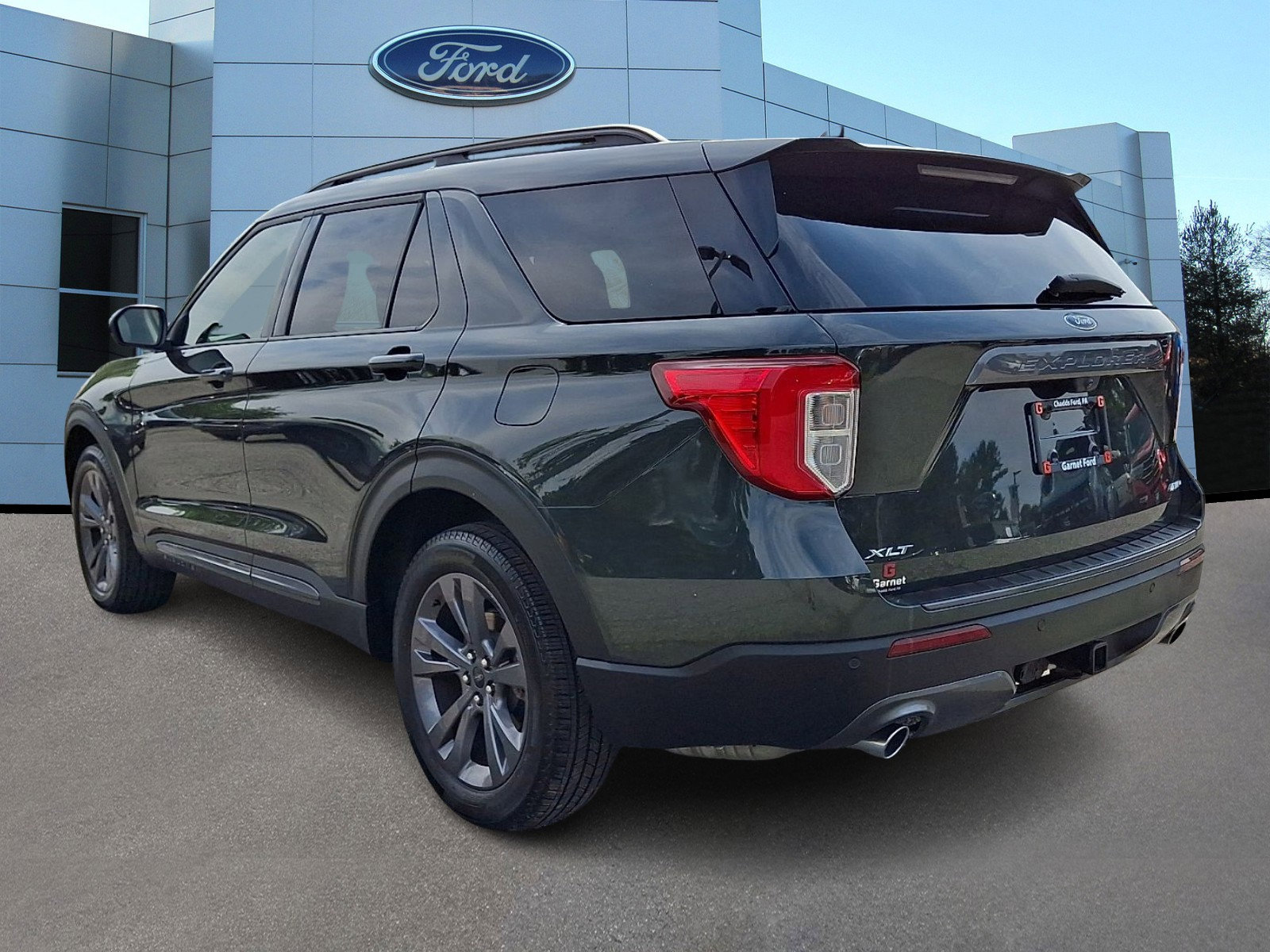 Certified 2024 Ford Explorer XLT w/ Equipment Group 202A AWD/4WD image 5