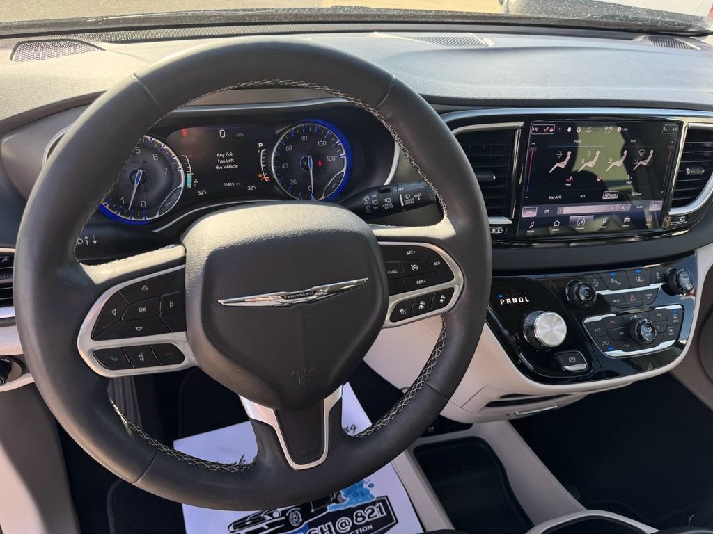 Used 2023 Chrysler Pacifica Touring-L FWD image 30