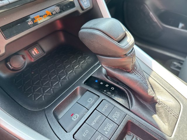 Used 2025 Toyota RAV4 XLE AWD/4WD image 20