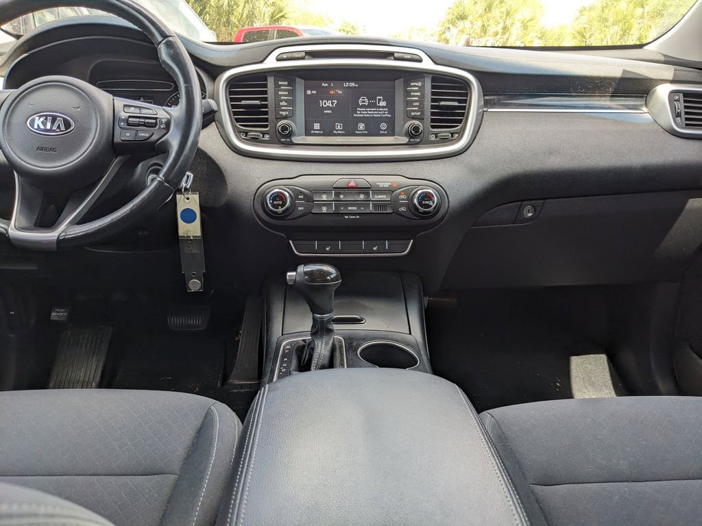 Used 2018 Kia Sorento LX image 16