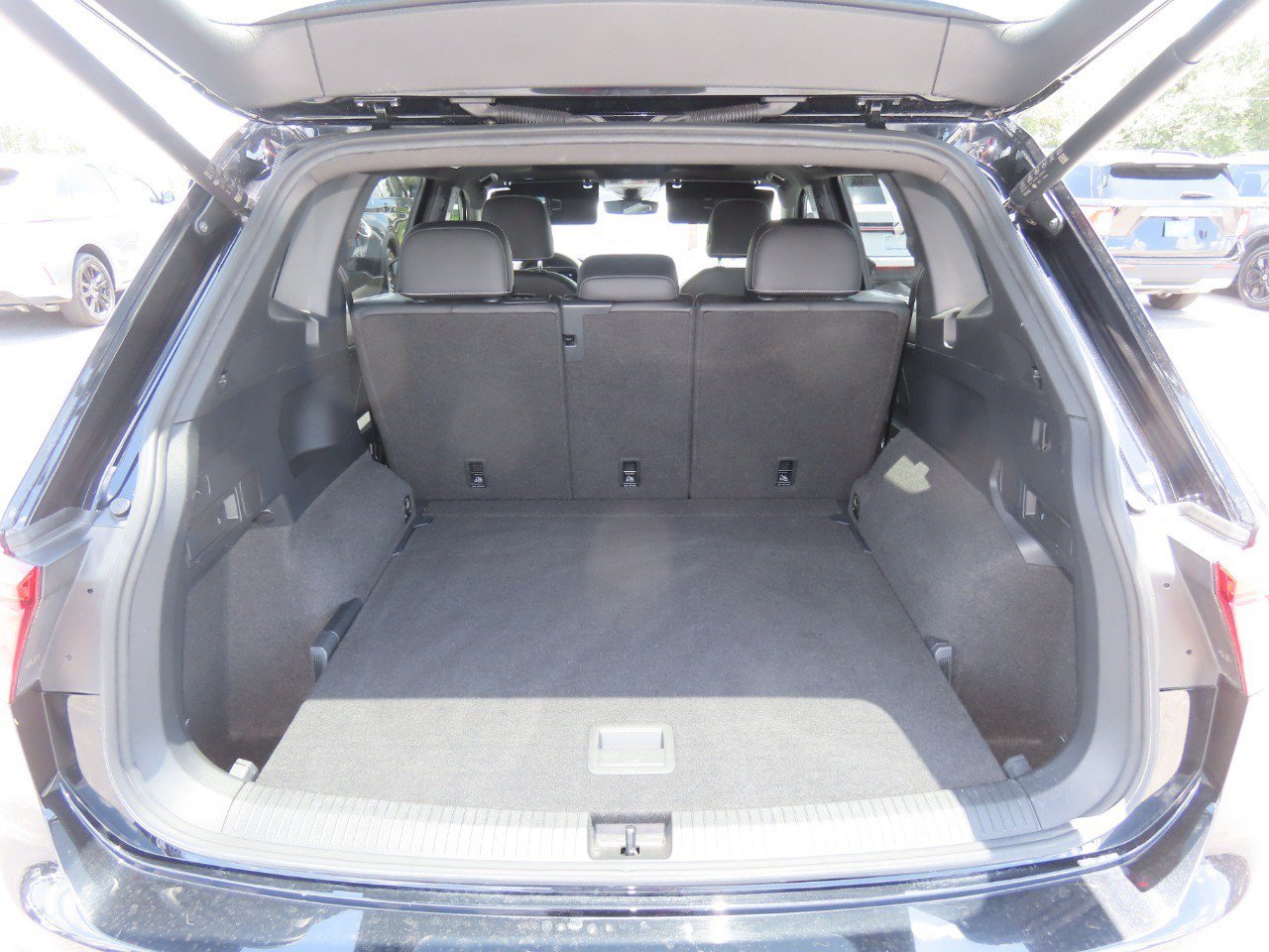 Used 2022 Volkswagen Tiguan SE R-Line AWD/4WD image 14