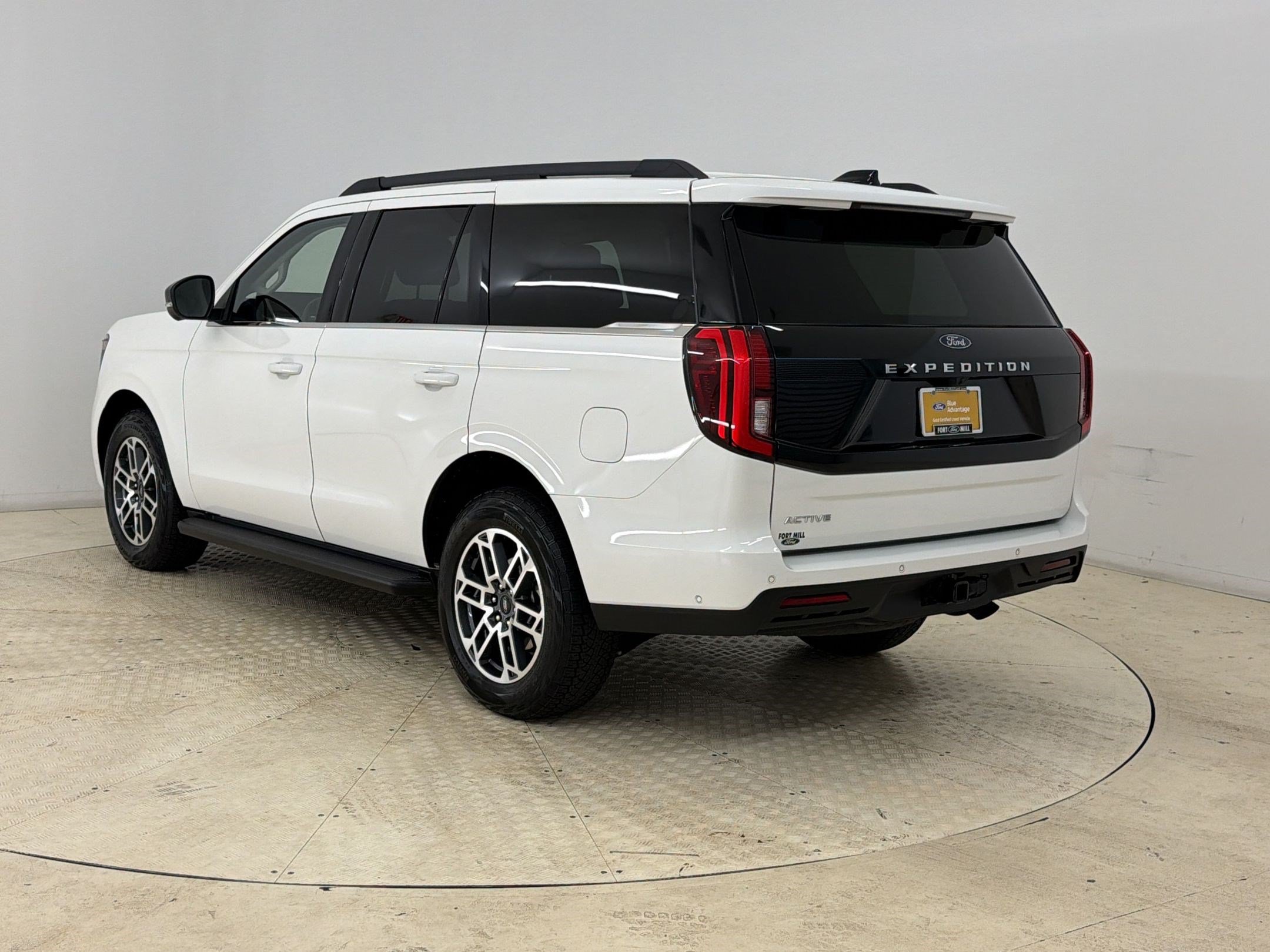 Certified 2025 Ford Expedition Active AWD/4WD image 3