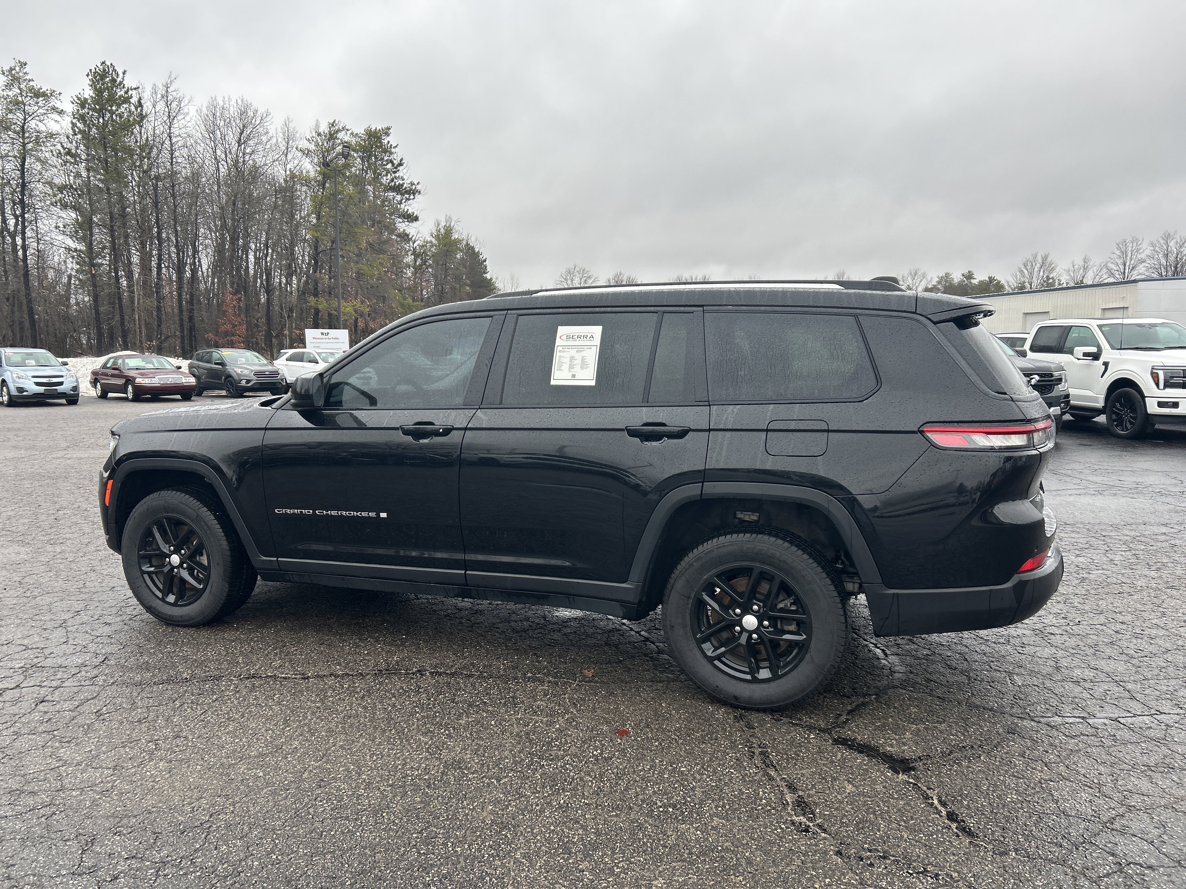 Used 2023 Jeep Grand Cherokee L Laredo AWD/4WD image 6