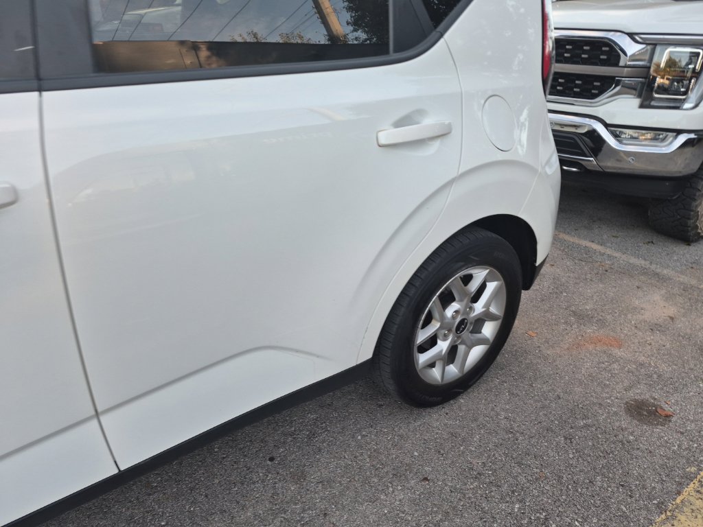 Used 2024 Kia Soul LX w/ LX Technology Package FWD image 9