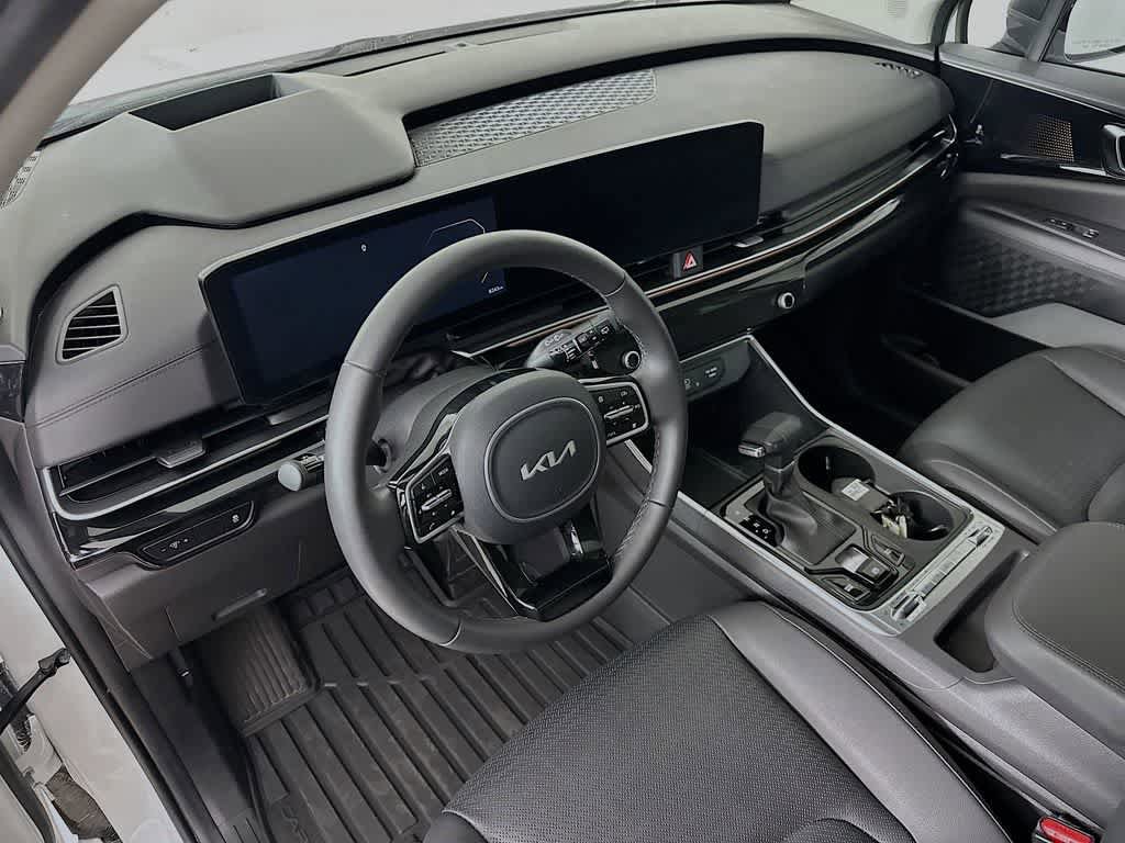 Used 2025 Kia Carnival SX Prestige FWD image 2