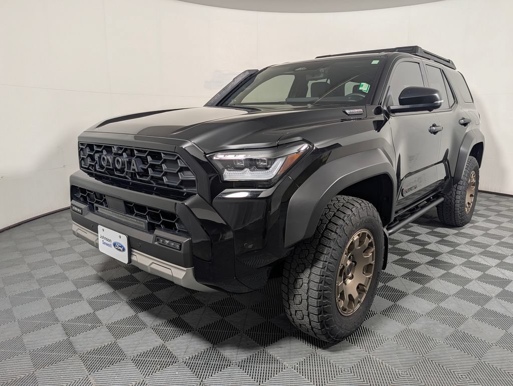 Used 2025 Toyota 4Runner Trailhunter AWD/4WD image 4