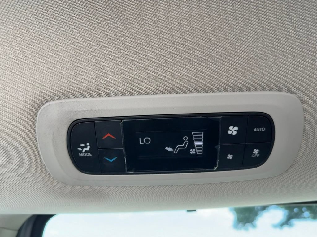 Used 2023 Chrysler Pacifica Touring-L AWD/4WD image 21