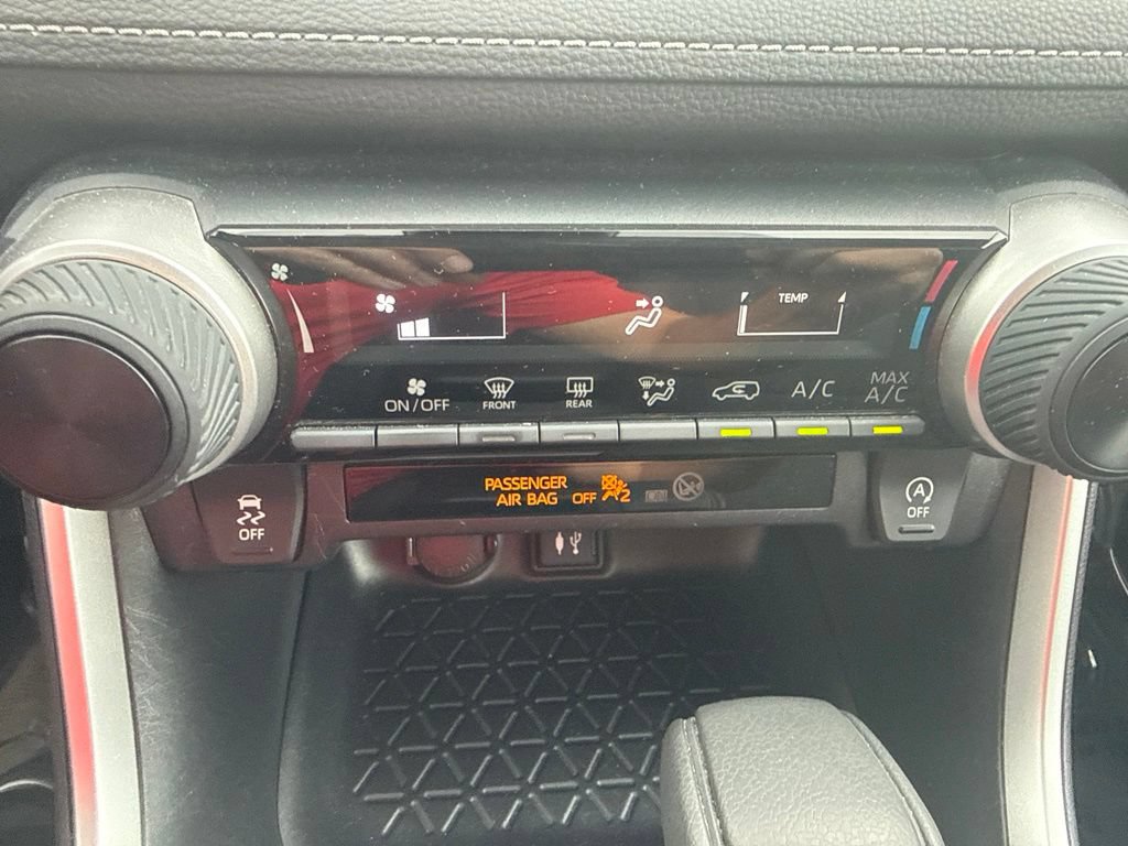 Used 2019 Toyota RAV4 LE w/ All Weather Liner Package AWD/4WD image 24