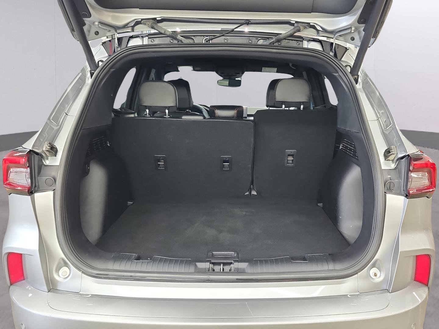 Certified 2024 Ford Escape ST-Line Elite w/ Premium Technology Package image 9