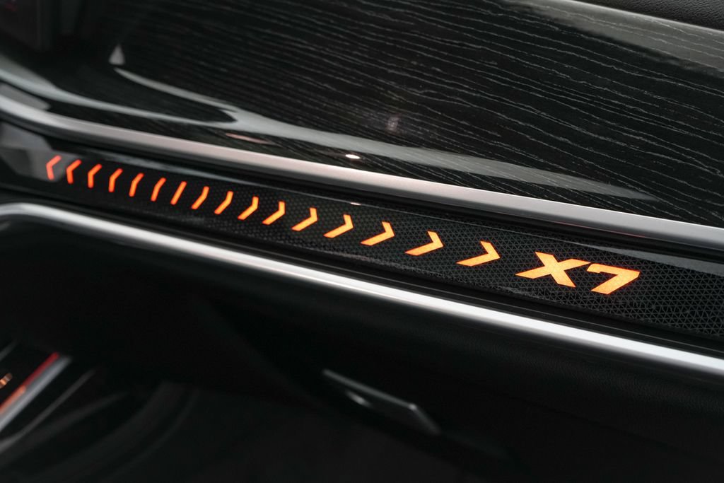 Used 2024 BMW X7 xDrive40i w/ M Sport Package AWD/4WD image 43