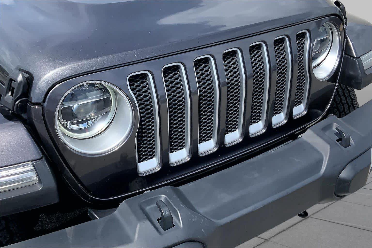 Used 2018 Jeep Wrangler Unlimited Sahara AWD/4WD image 30
