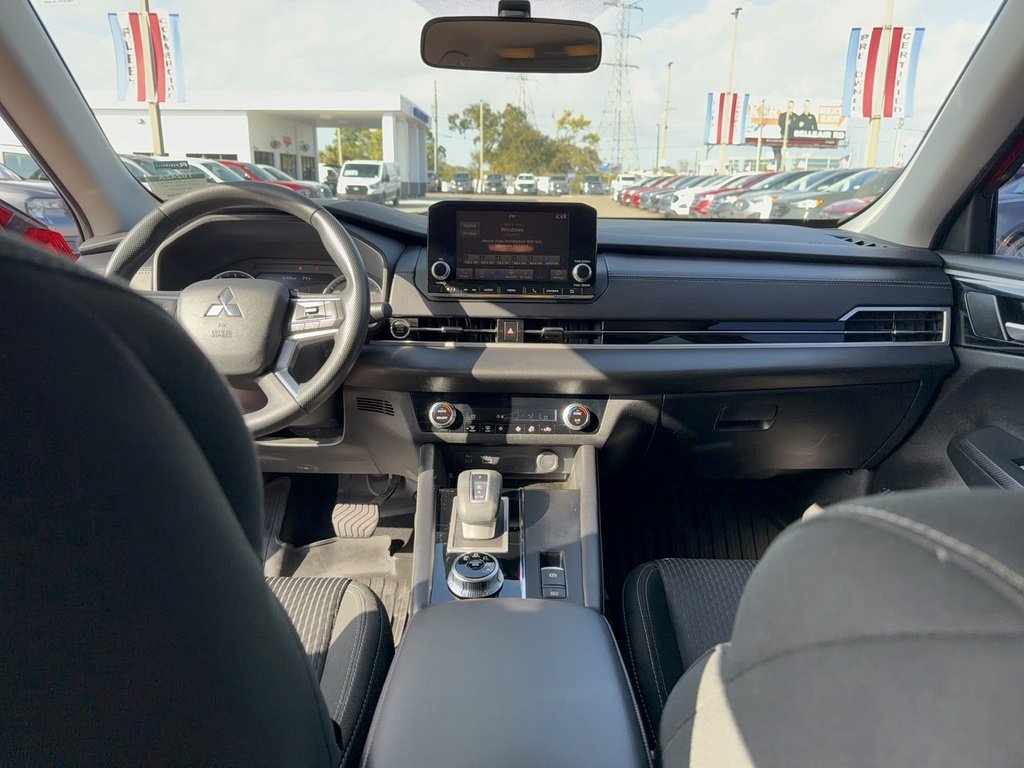 Used 2022 Mitsubishi Outlander ES image 25