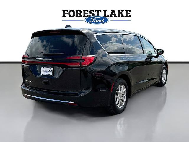 Used 2024 Chrysler Pacifica Touring-L FWD image 7