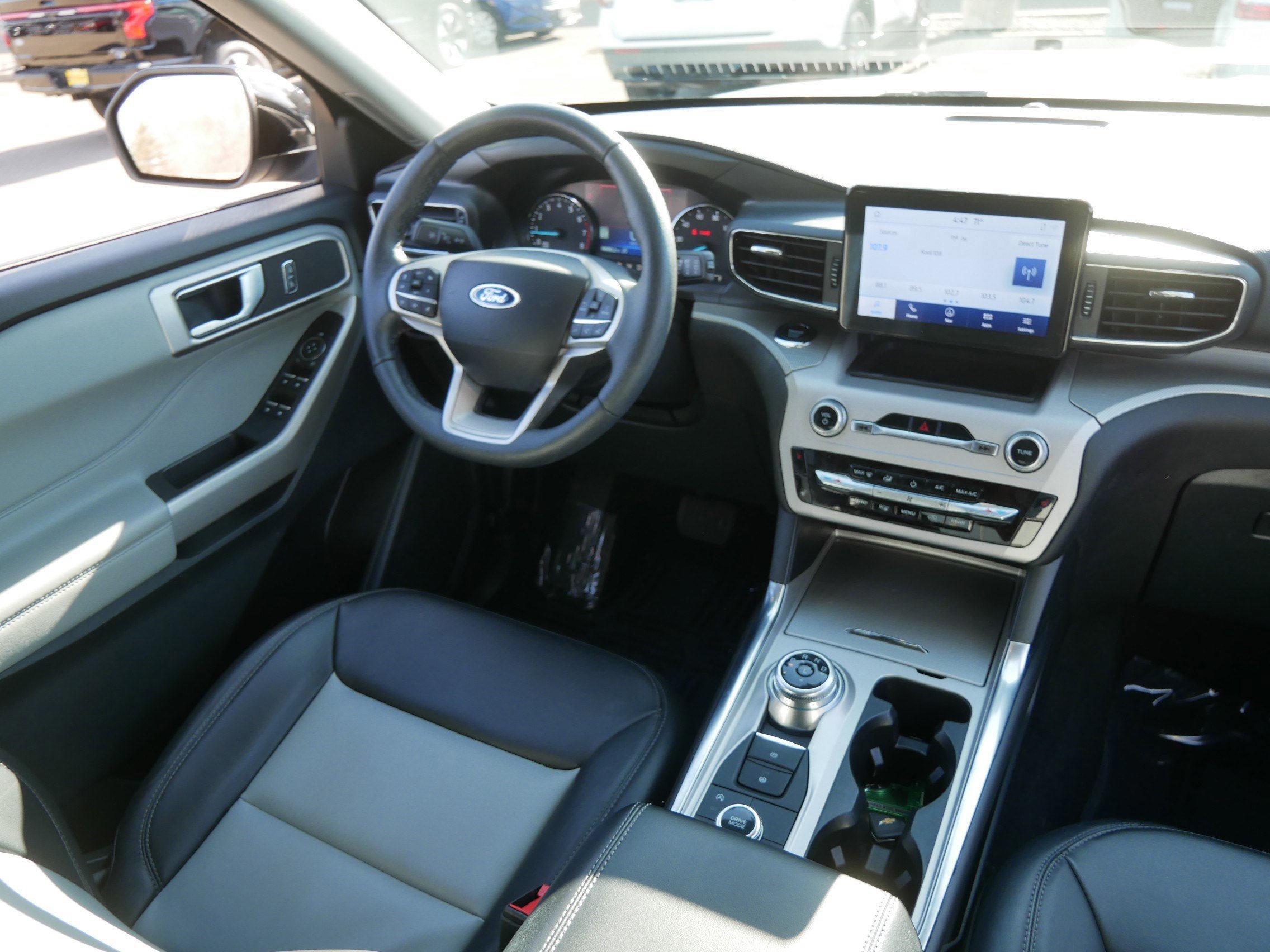 Certified 2024 Ford Explorer XLT w/ Equipment Group 202A image 9