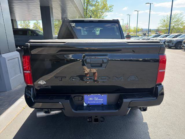Used 2025 Toyota Tacoma SR5 AWD/4WD image 12