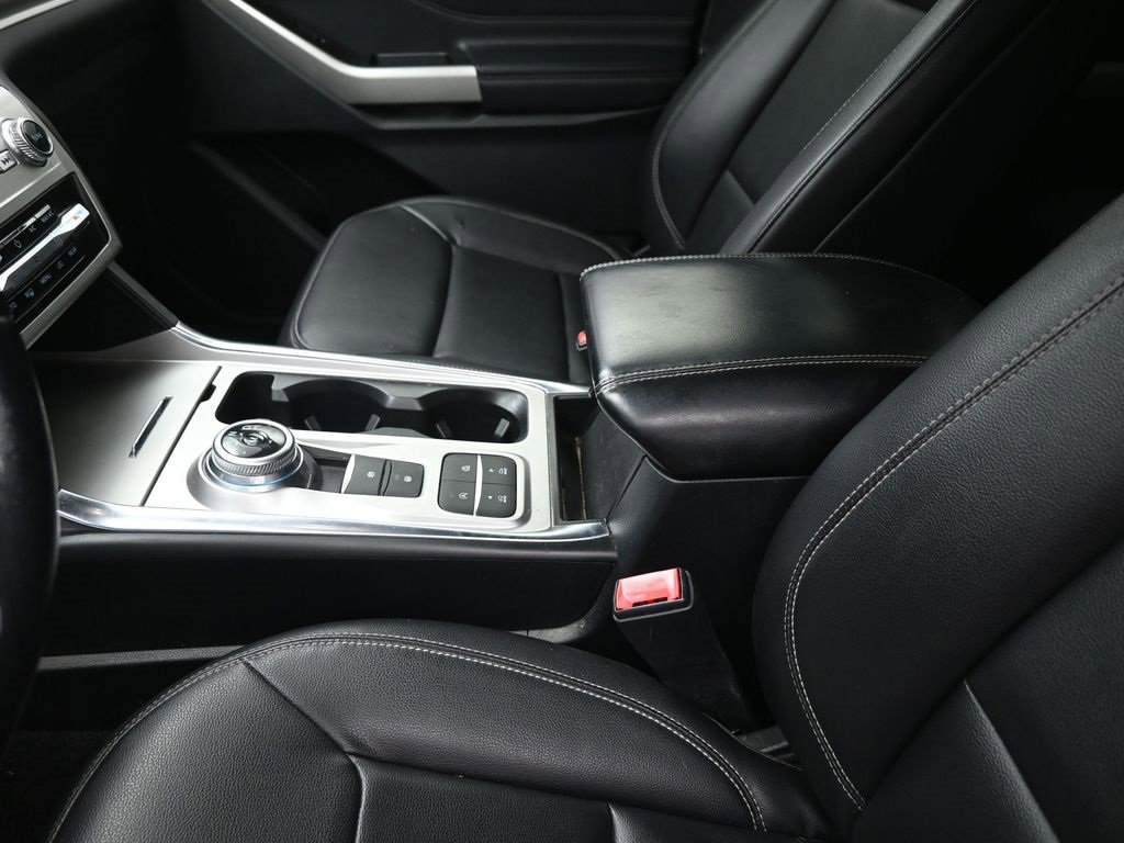 Certified 2020 Ford Explorer XLT w/ Equipment Group 202A image 21