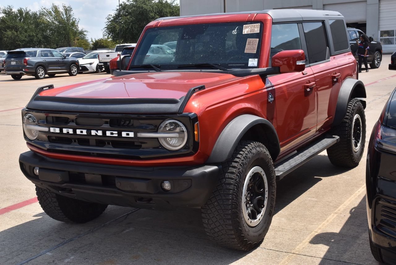 Certified 2023 Ford Bronco Outer Banks w/ Sasquatch Package AWD/4WD image 2