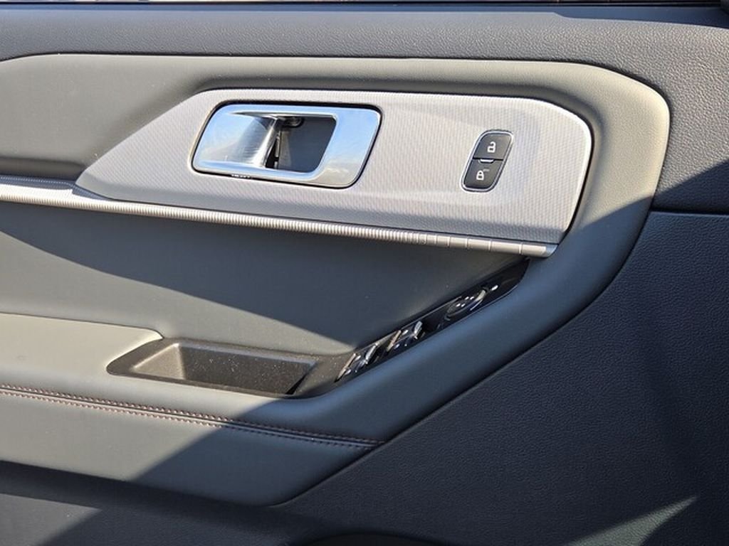Certified 2026 Ford Explorer Active RWD image 33