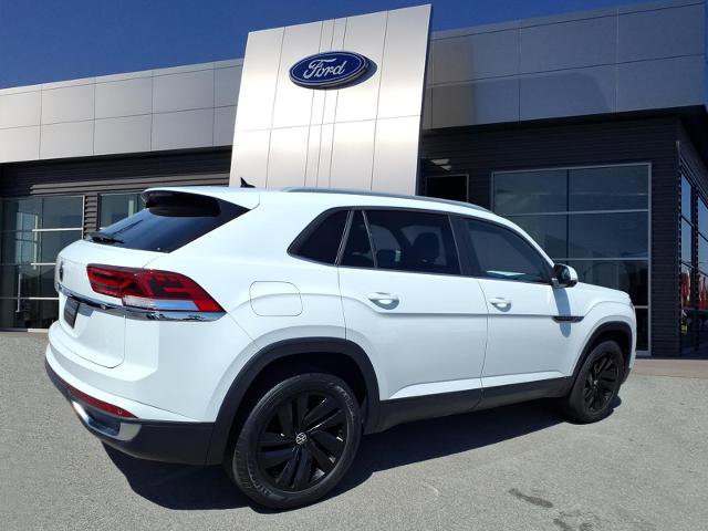 Used 2021 Volkswagen Atlas Cross Sport SE w/ Panoramic Sunroof Package FWD image 2