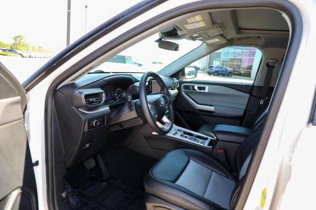 Certified 2024 Ford Explorer XLT w/ XLT Sport Appearance Package AWD/4WD image 23