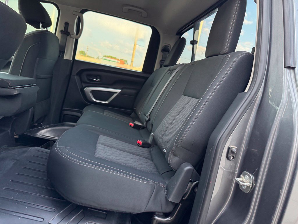 Used 2018 Nissan Titan SV AWD/4WD image 7