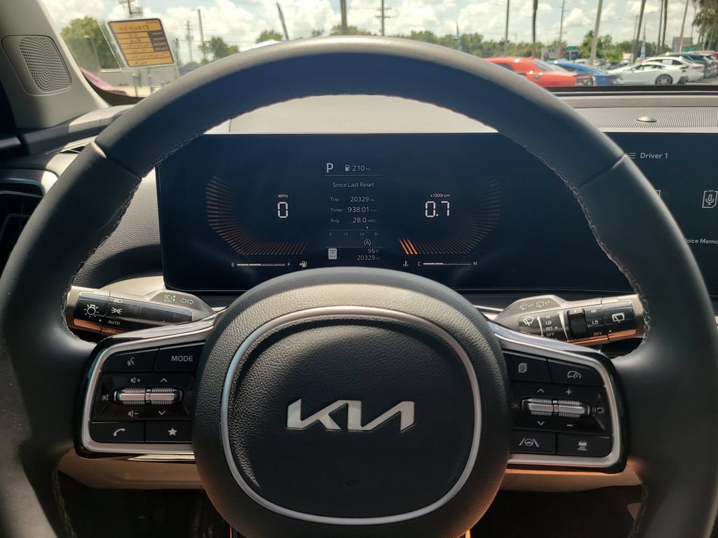 Used 2025 Kia Sorento S FWD image 28