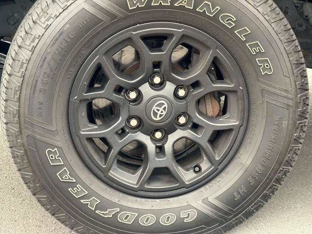 Used 2021 Toyota Tacoma SR5 AWD/4WD image 14