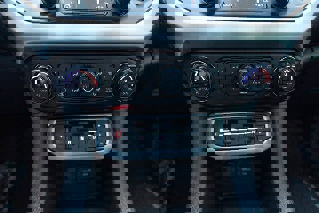 Used 2021 GMC Acadia SLT w/ Preferred Package image 20