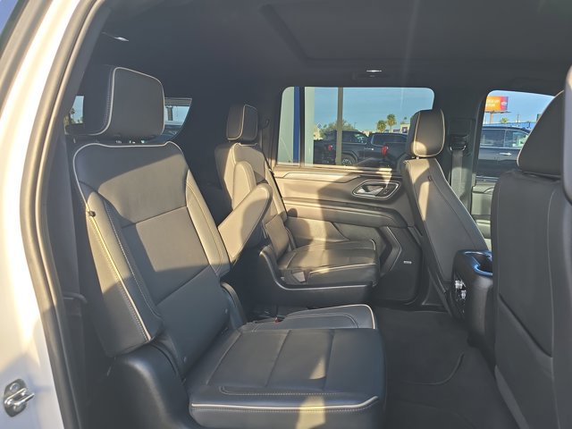 Used 2023 GMC Yukon XL SLT w/ SLT Luxury Package image 16