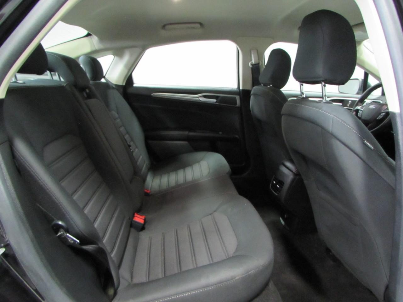 Certified 2020 Ford Fusion SE FWD image 18