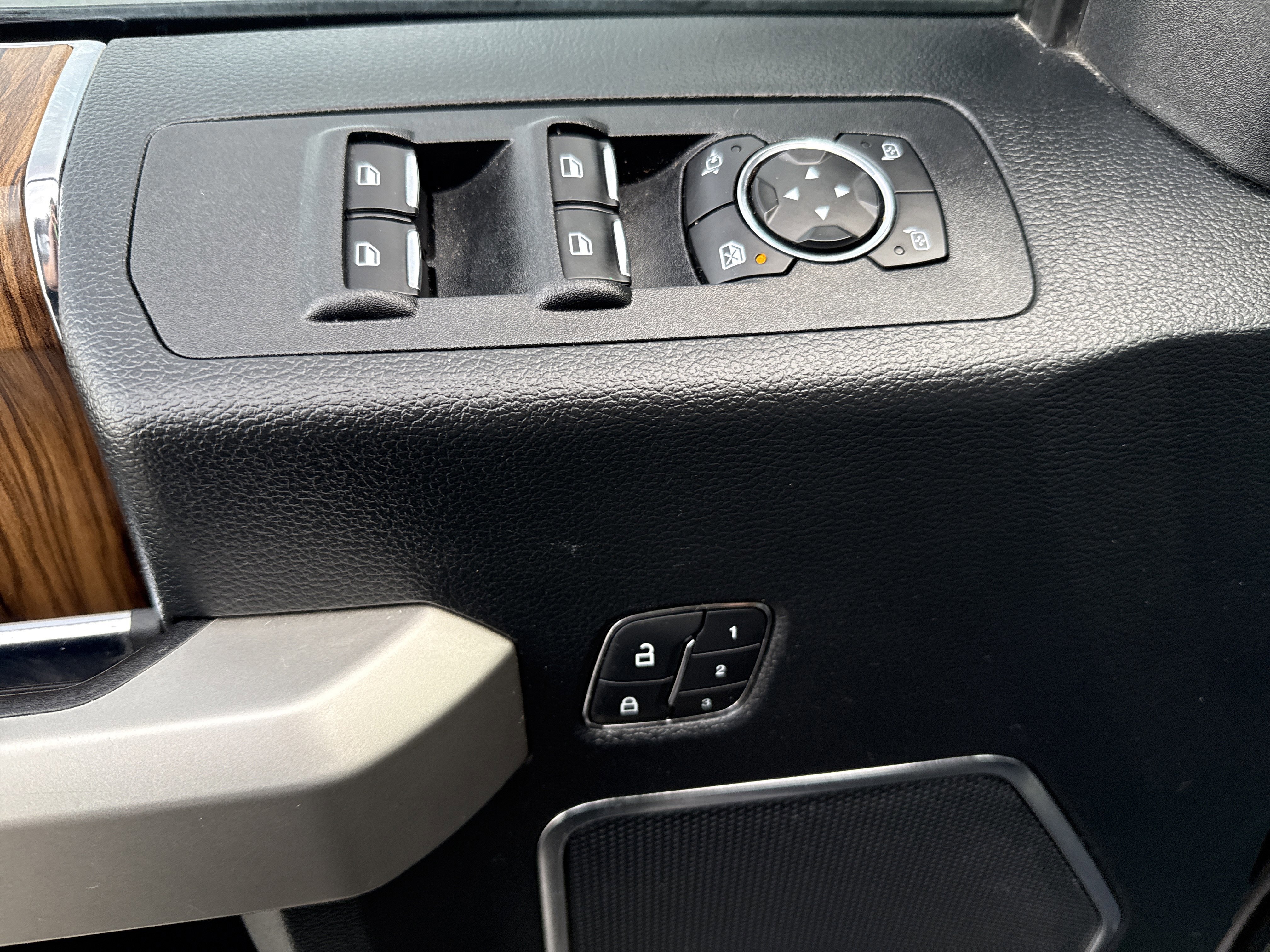 Certified 2019 Ford F150 Lariat w/ Equipment Group 502A Luxury image 15