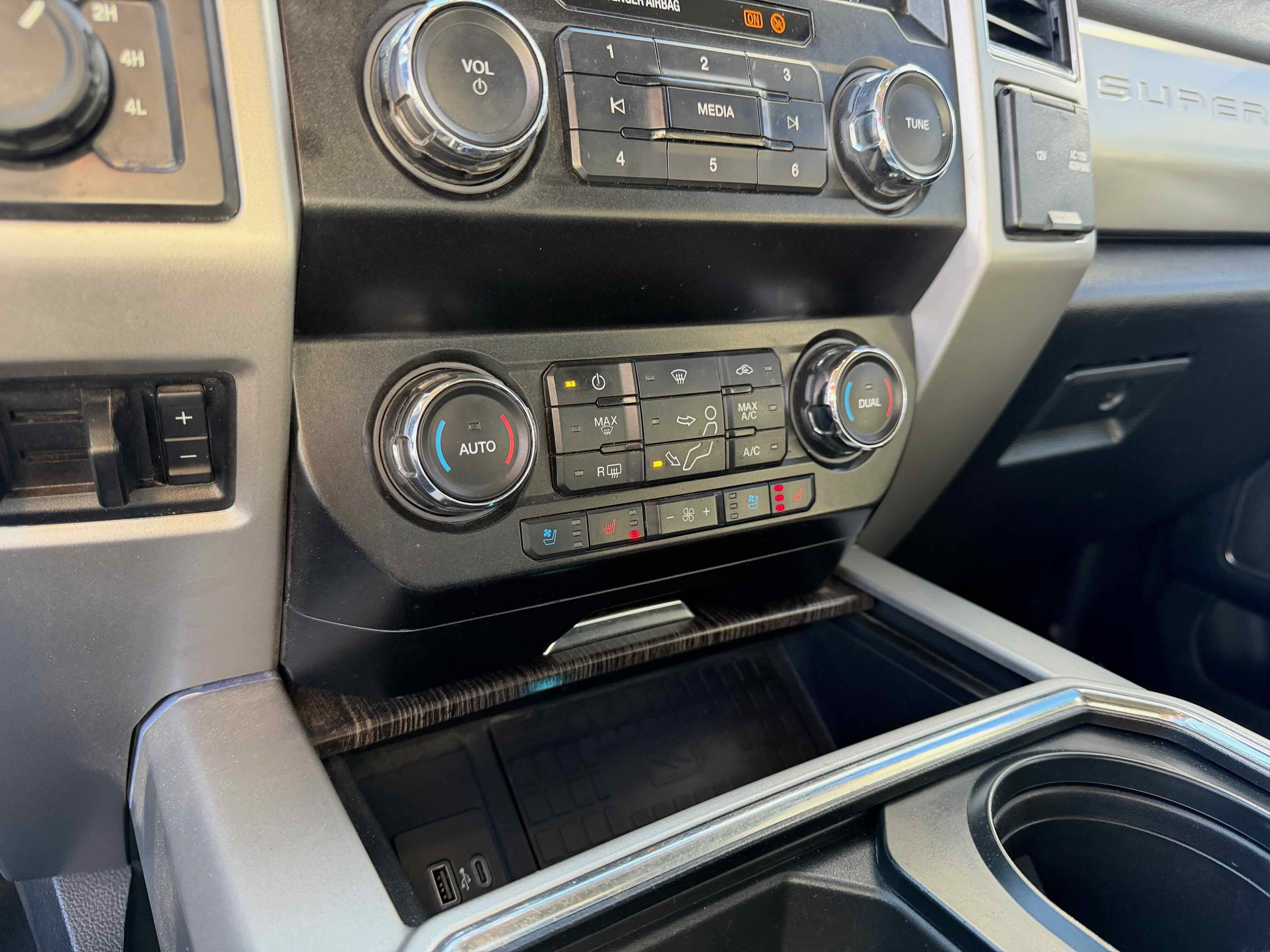 Certified 2020 Ford F350 Lariat w/ Lariat Ultimate Package image 24