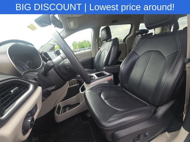Used 2023 Chrysler Pacifica Touring-L FWD image 30