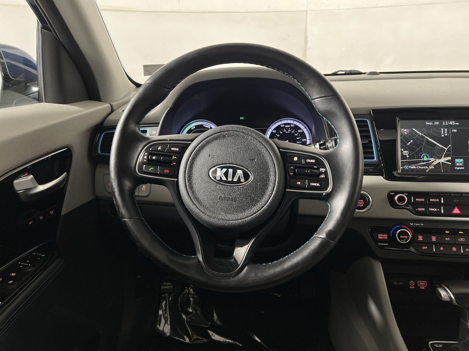 Used 2017 Kia Niro Touring FWD image 16