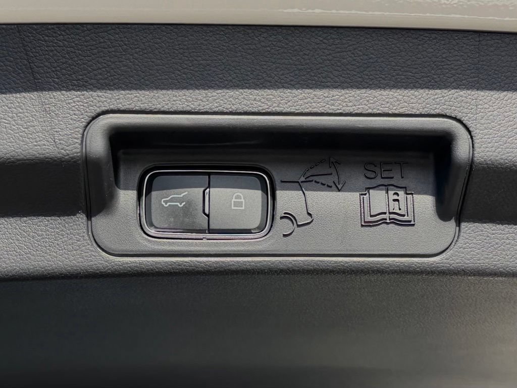 Certified 2025 Ford Explorer Active RWD image 11