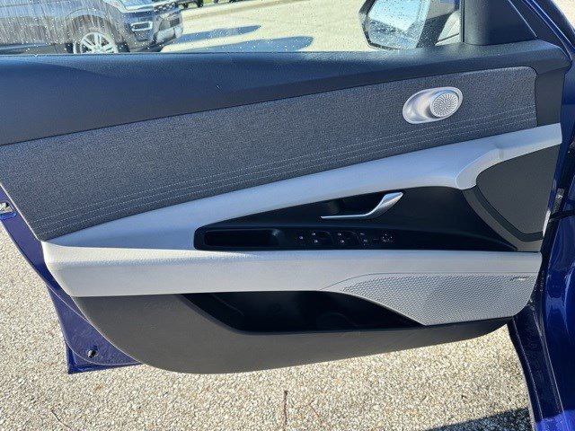 Used 2023 Hyundai Elantra Limited w/ Cargo Package image 10