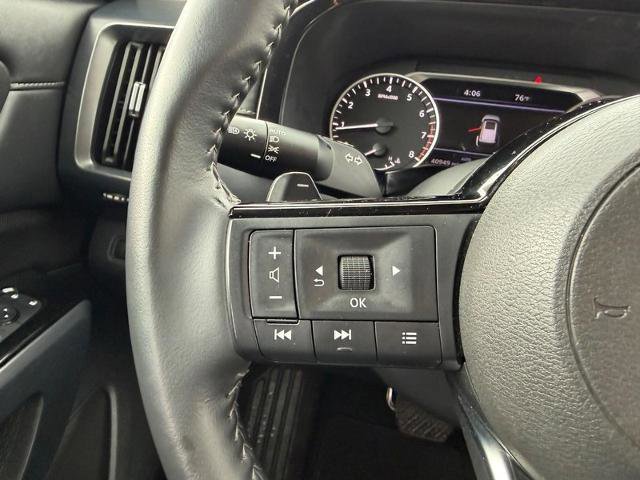 Used 2025 Nissan Pathfinder SL AWD/4WD image 15