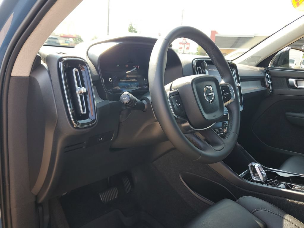 Used 2023 Volvo XC40 B5 Plus w/ Driver Assist Package AWD/4WD image 19
