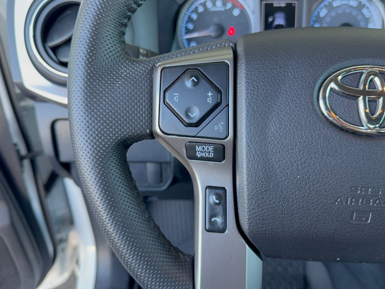 Used 2022 Toyota Tacoma SR5 AWD/4WD image 18