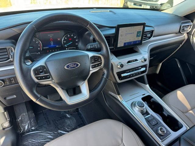 Certified 2023 Ford Explorer XLT w/ Equipment Group 202A AWD/4WD image 3
