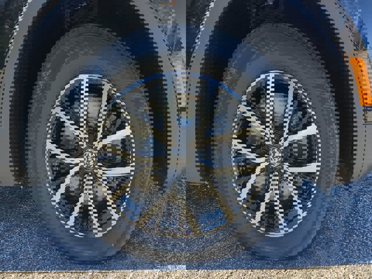 Used 2021 Volkswagen Tiguan SE image 9