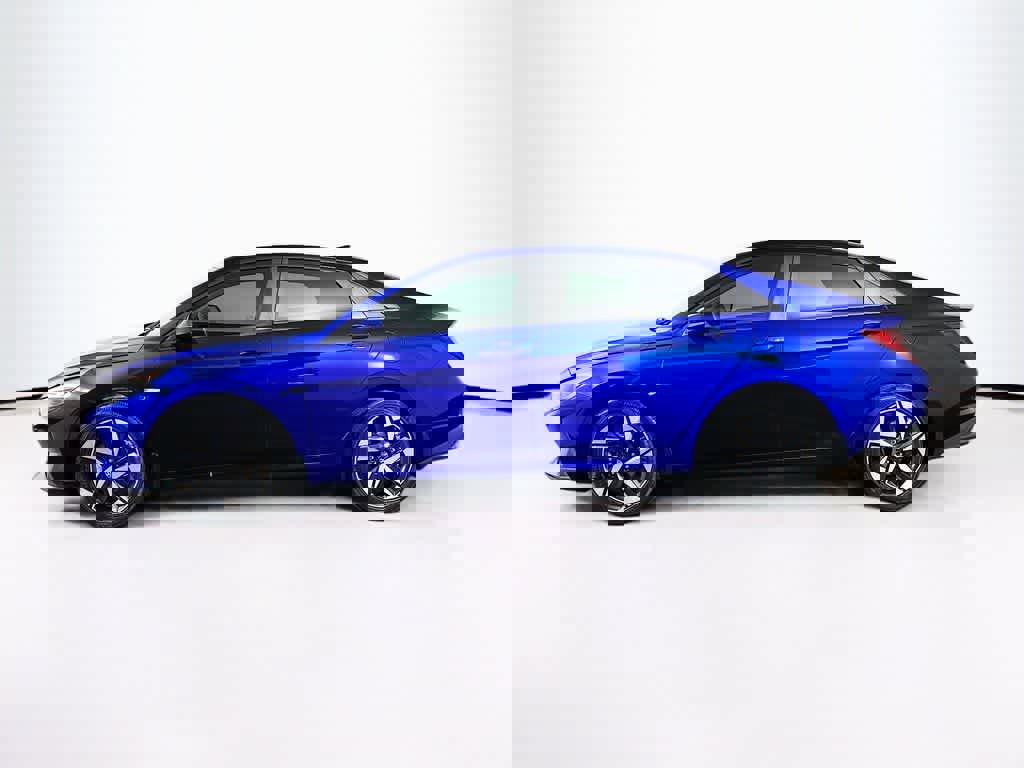 Used 2023 Hyundai Elantra SEL w/ Convenience Package image 3