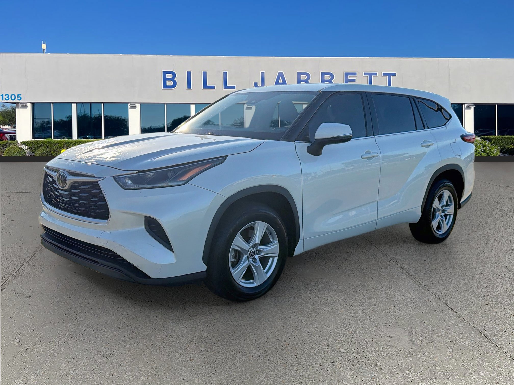 Used 2021 Toyota Highlander L FWD image 3