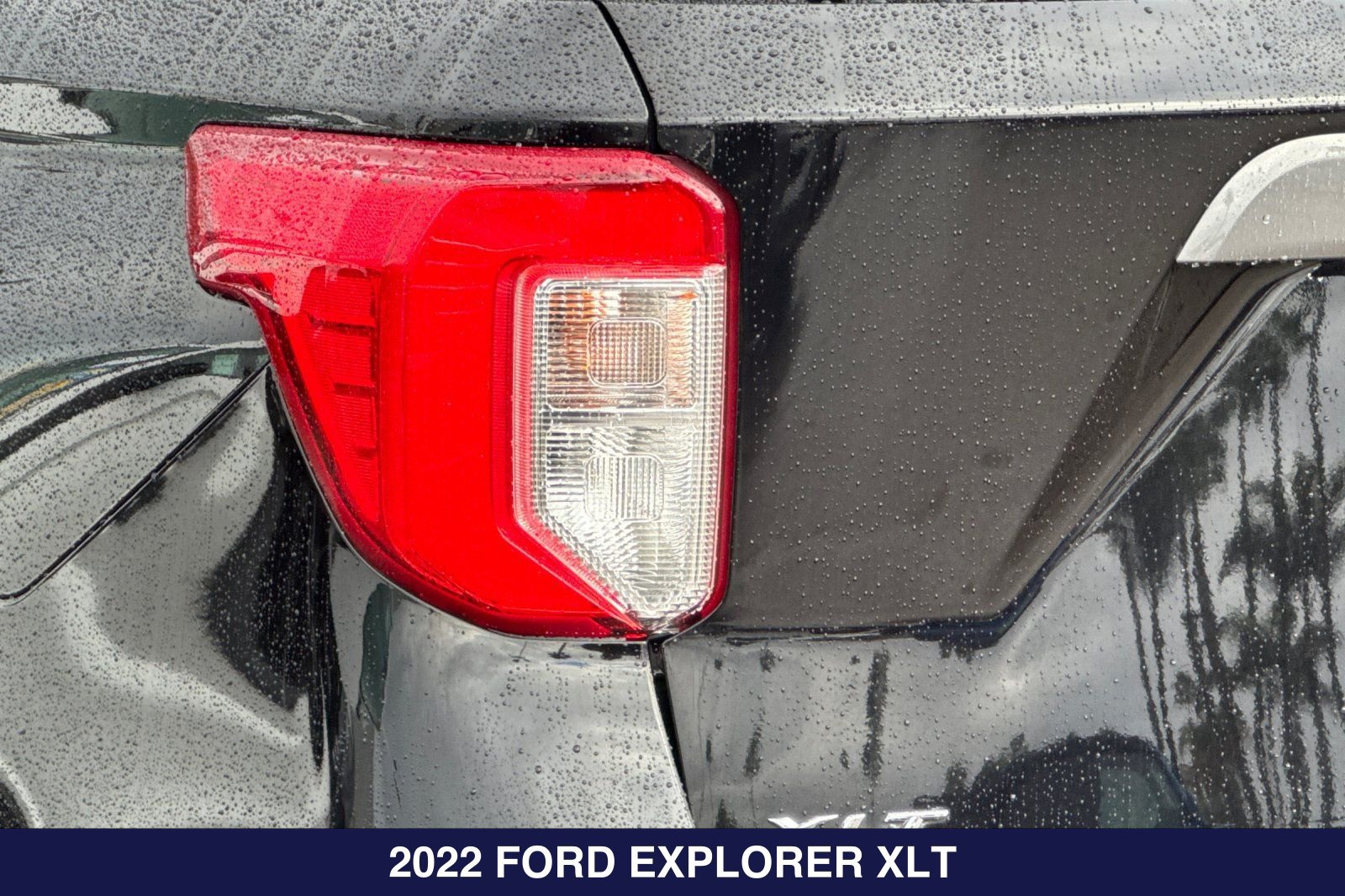 Certified 2022 Ford Explorer XLT w/ Equipment Group 202A RWD image 31