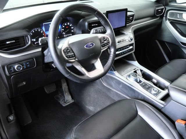 Certified 2023 Ford Explorer XLT w/ Equipment Group 202A AWD/4WD image 3