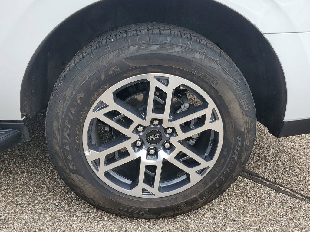 Certified 2025 Ford Expedition Active image 6