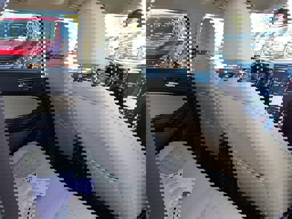 Certified 2024 Ford Edge SE image 13