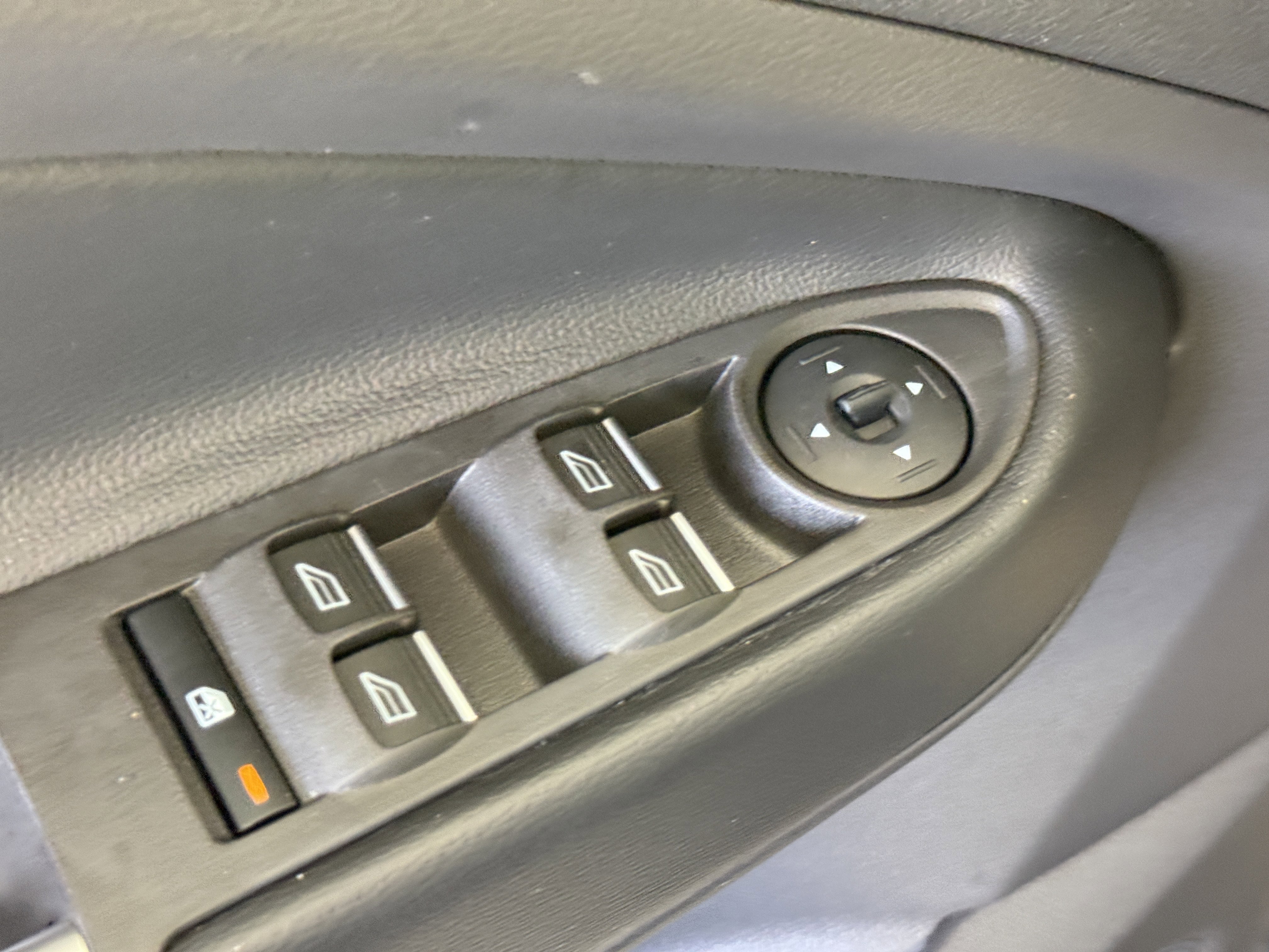Certified 2019 Ford Escape SE FWD image 15